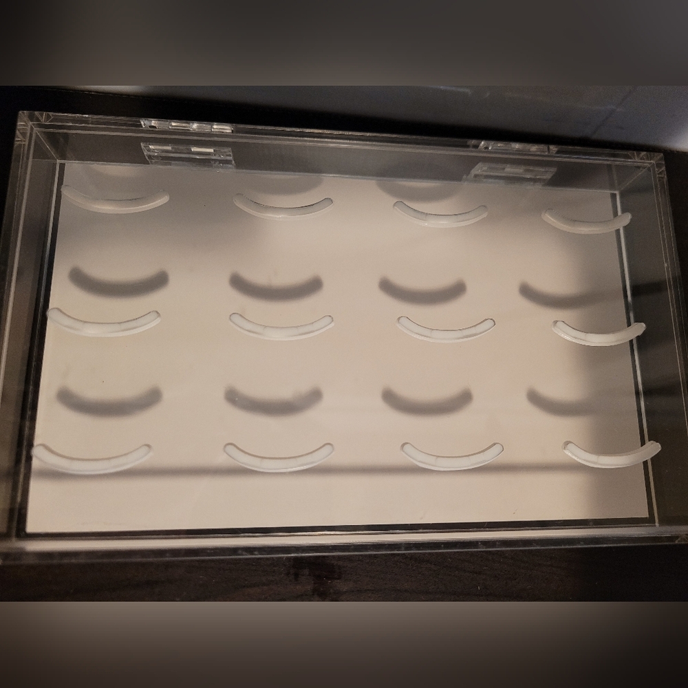 Forever 21 eyelash organizer box for 6 pairs